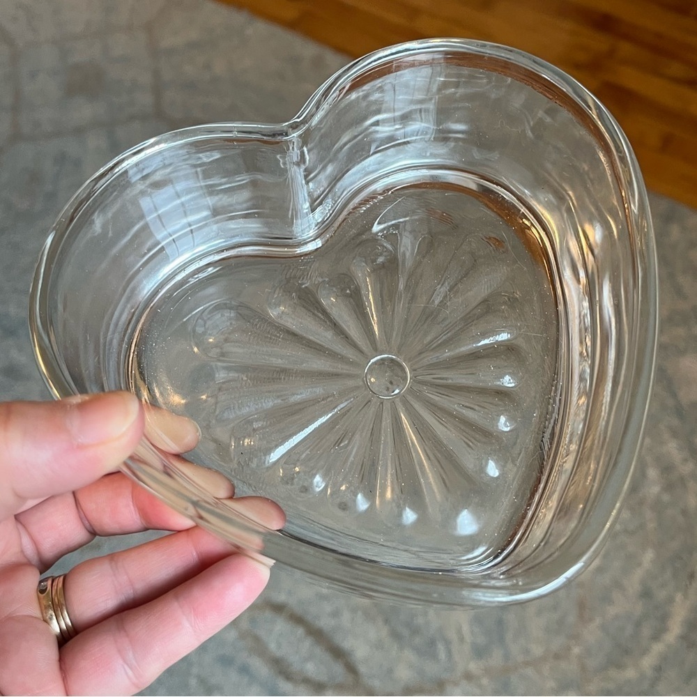 Vintage Libbey Heart Shaped Glass Dish - Picture 7 of 12